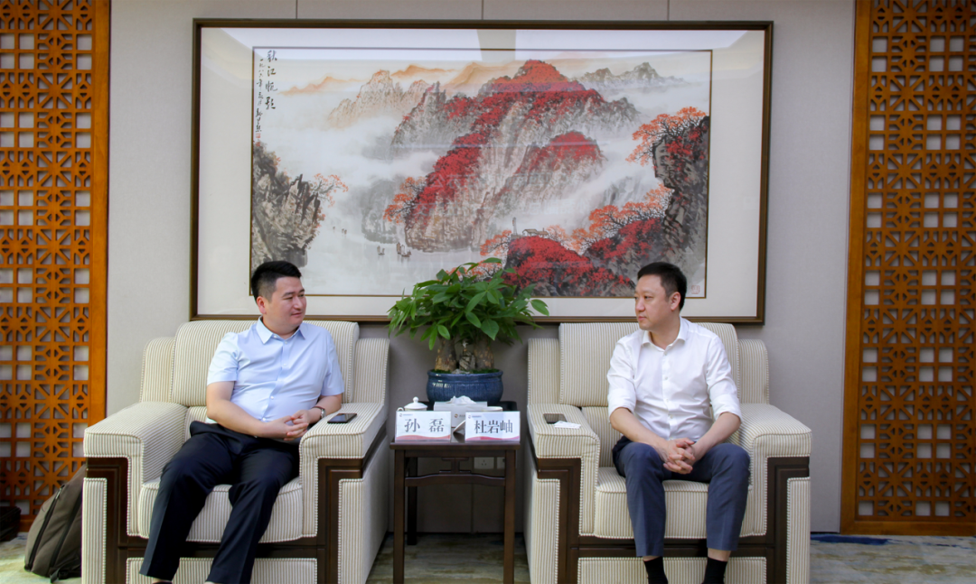 西安投資控股黨委書記、董事長杜巖岫會見西南證券江蘇分公司副總經(jīng)理一行
