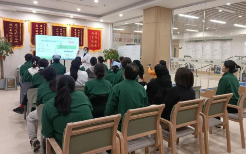 “救”在身邊！共筑服務(wù)安全——頤信養(yǎng)老舉辦急救技能培訓(xùn)