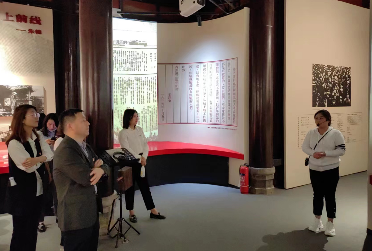 “重溫紅色歲月，弘揚革命精神” ——人力資源中心支部暨投資管理部黨支部主題聯(lián)合黨日活動